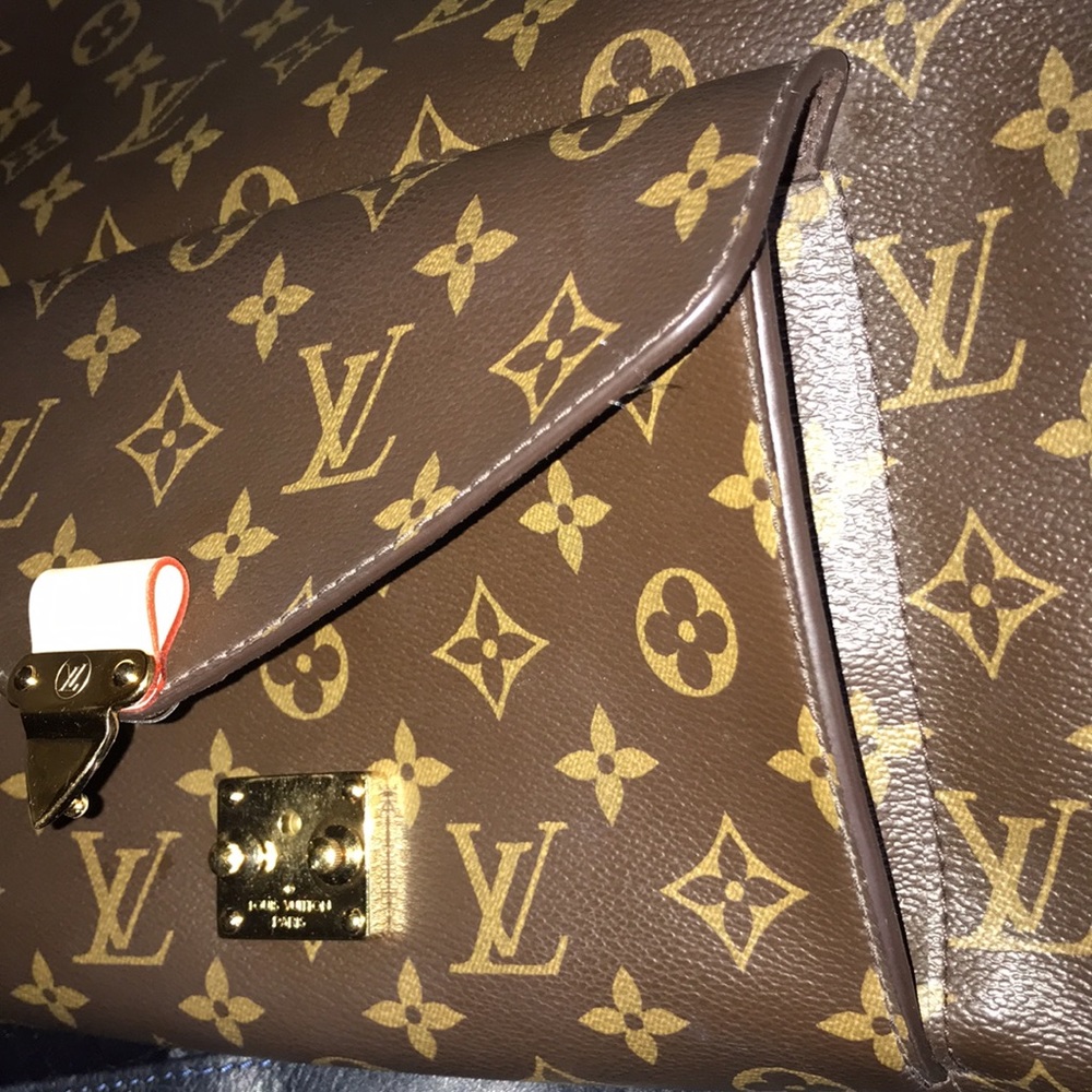 πβ¨MINT β¨π RARE ANGELINA JOLIE METIS HOBO LOUIS VUITTON CELEBRITY - Picture 11 of 15